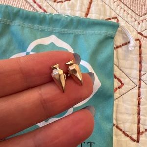 Kendra Scott rose gold arrow studs